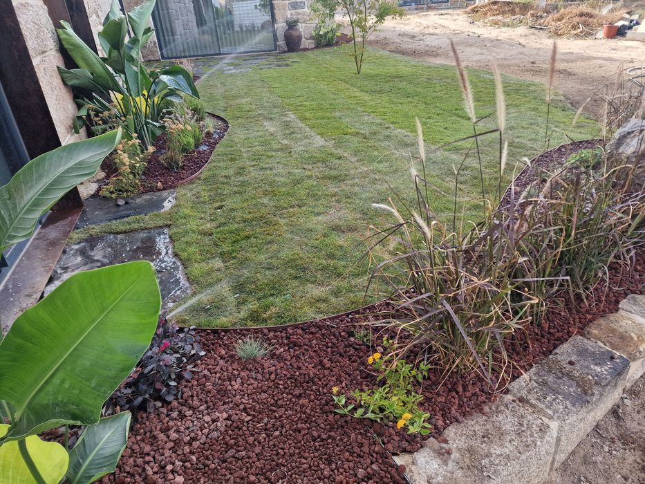 Manutenção/construção espaços verdes zona grande Porto e arredores