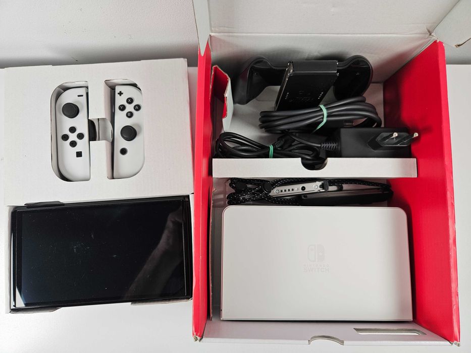 Nintendo Switch OLED biały – kompletny zestaw z grą DreamWorks