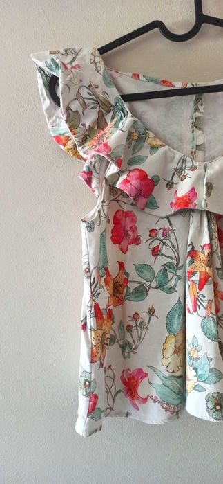 Blusa floral com gola