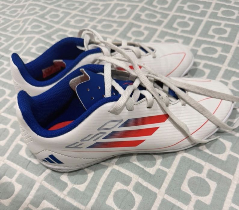 Chuteiras F50 T. 35