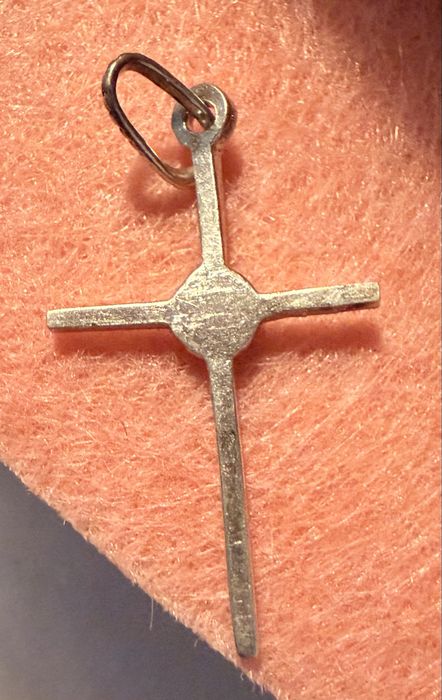 Crucifico de prata para fio