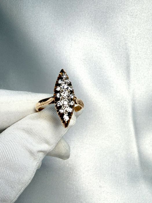 Золота радянська каблучка з діамантами