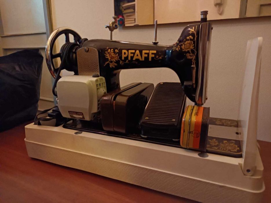 Vendo máquina de costura antiga da marca PFAFF