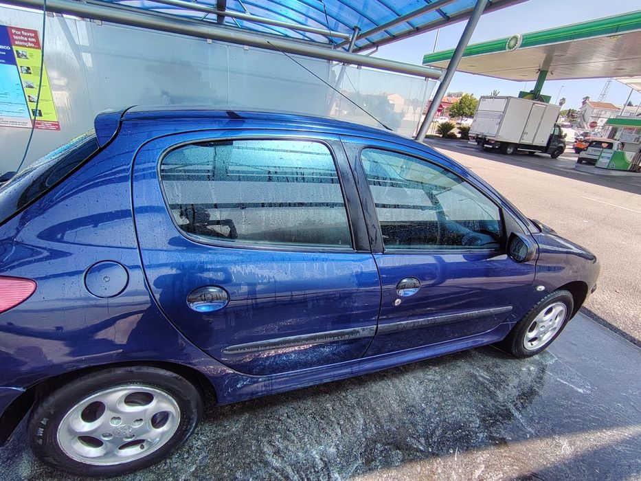 Peugeot 206 muito bem estimado