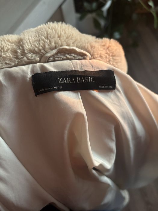 Шубка від zara .,.