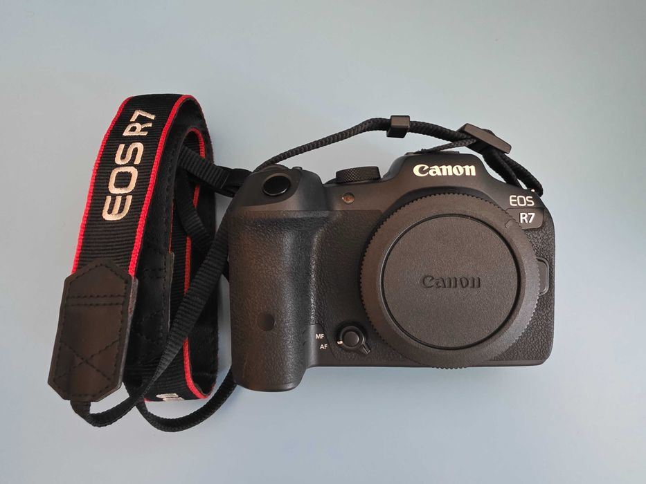 Câmara fotográfica Canon R7
