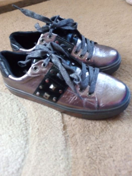 Жіноче весняне взуття