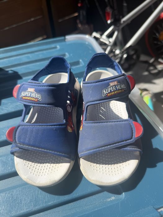 Sandały dla chłopca 27 adidas marvel