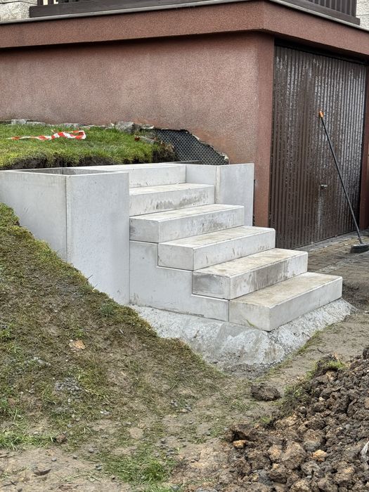 Brukarz • Układanie kostki brukowej • Podjazdy • Tarasy • Kompleksowo