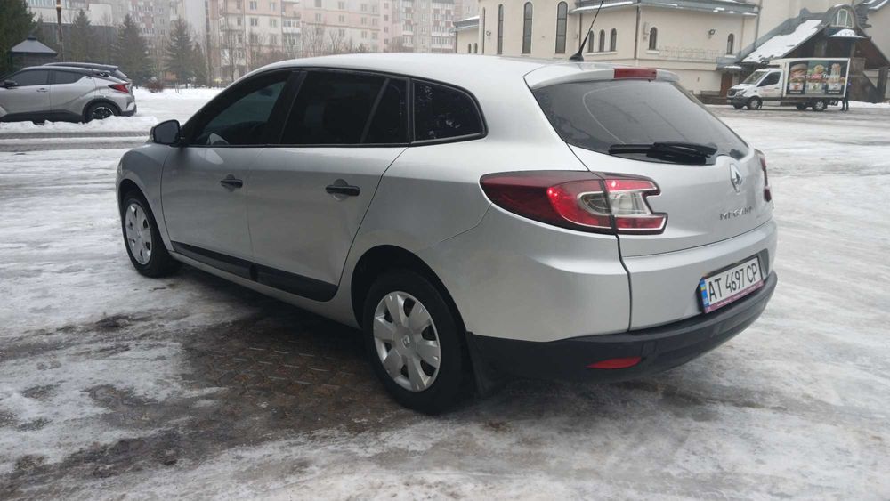 Renault MEGANE 3, хороший стан не ушатаний корч.