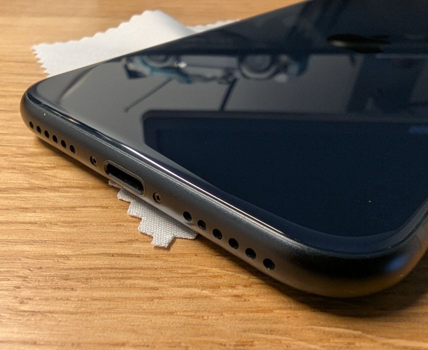 Apple iPhone SE 2022 64GB Midnight - pełny zestaw