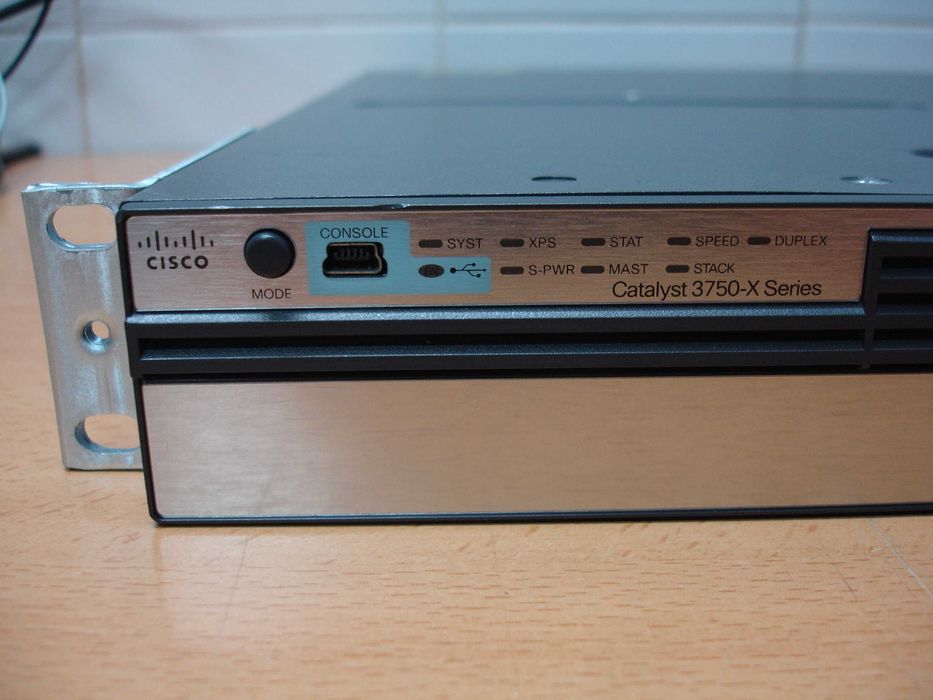 Cisco Catalyst 3750-X + C3KX-NM-10G