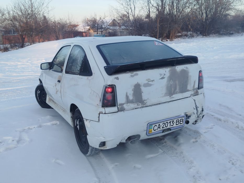 Опель кадетт.     .