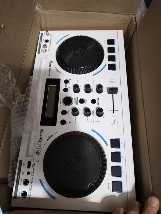 Sistema de som portátil com mesa de DJ,