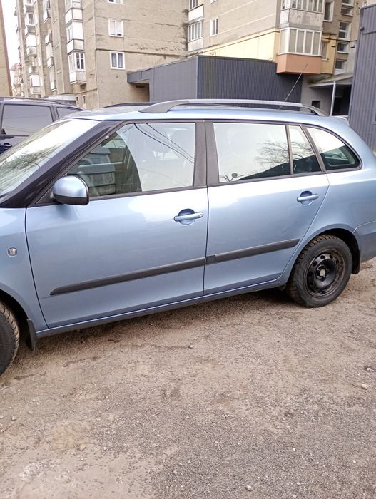 Шкода Фабія 2009 рік