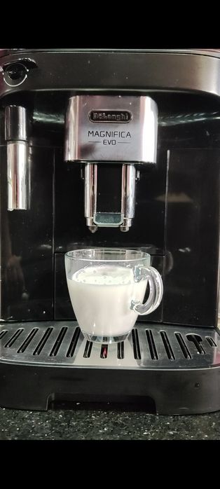 Máquina de Café Automática DELONGHI Magnifica Evo