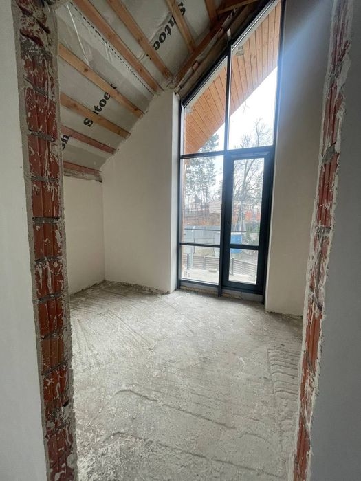 Продаж унікального будинку в Ірпені. Газ, дуби на ділянці. Розтермінування.