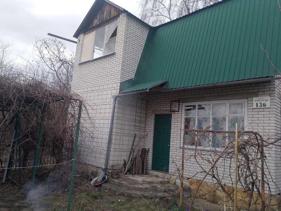 Дачний участок з будинком