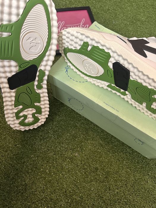Продаю нові кросівки від Off-White Sponge Mid Top White Black.