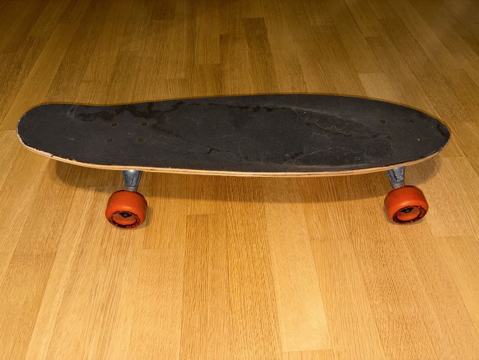 Deskorolka z kolorowym spodem