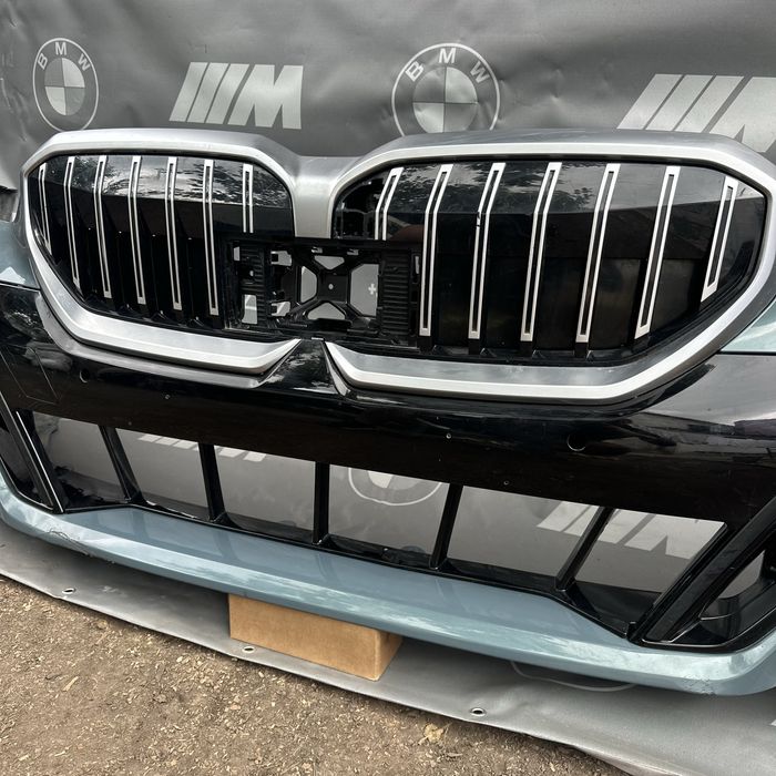 Бампер м передній BMW G60 G61 G90 G91 передний М пакет бмв г60 г90 г61 г91 bmw g60 g90 g61 g91 комплектний в колір жалюзи ноздри моторчик