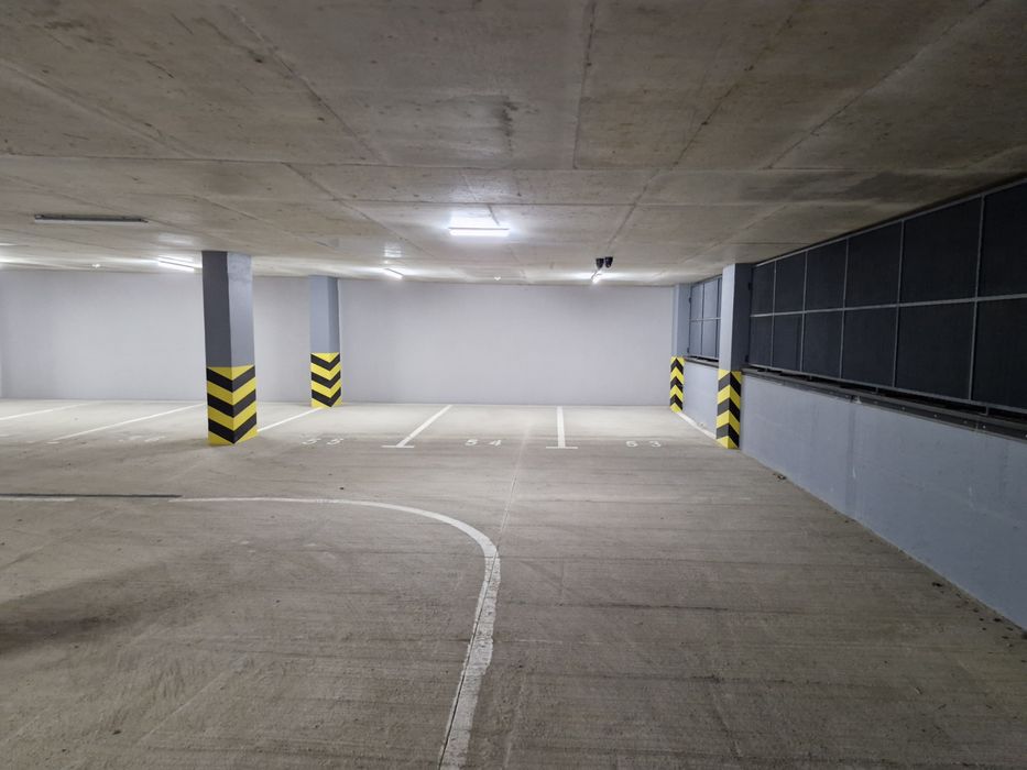 Оренда паркомісця на 1-поверсі в паркінгу ЖК Крістал,