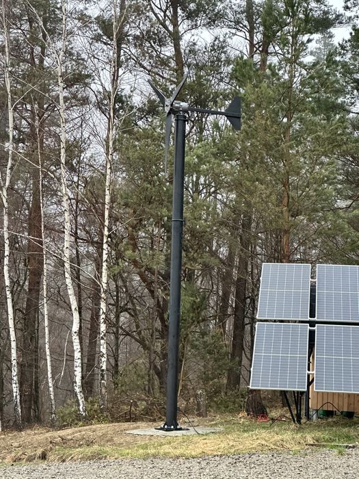 Turbina wiatrowa, słup i regulator 48v, ładowanie akumulatorów