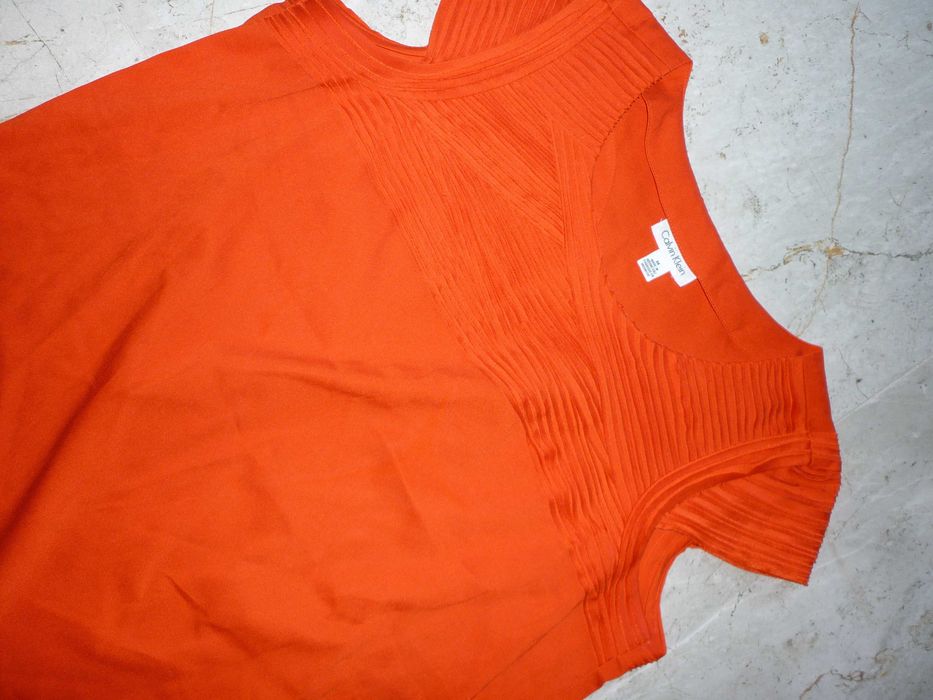 Calvin Klein bluzka z ładnymi drapowaniami