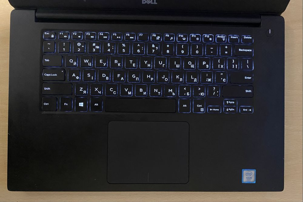 Відмінний DELL Precision 5520•15.6•Core i7-7700HQ•16•256SSD NVIDIA 4Gb