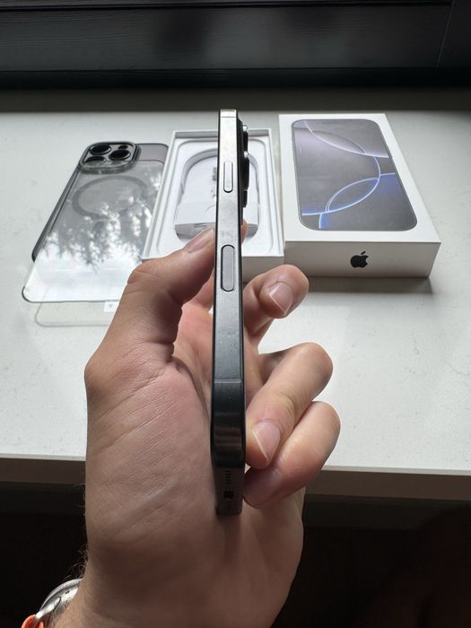 iPhone 16 pro w idelanym stanie