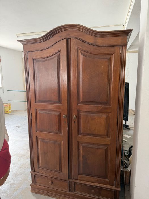 Roupeiro e duas mesas de cabeceira