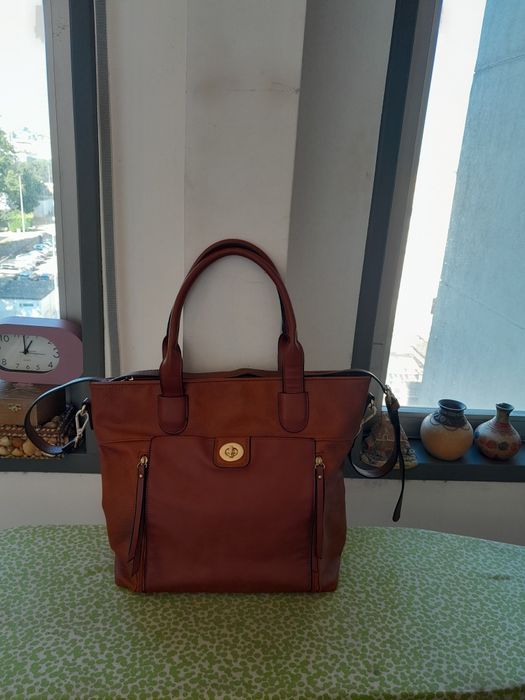 Vendo Mala de Senhora muito bonita como nova
