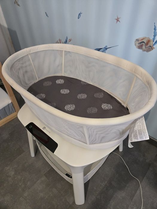 Berço MamaRoo 4moms com sons e movimento