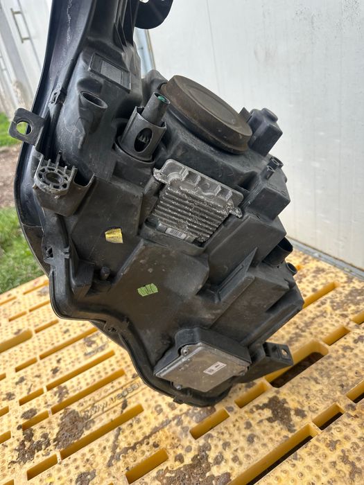 Передні фари Європа на Range Rover Vogue L405 біксенон CK5213W029DC