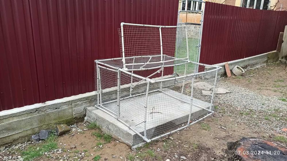 Вольєр для вигулу  курчат, випасу кролів 130/120/70 см .