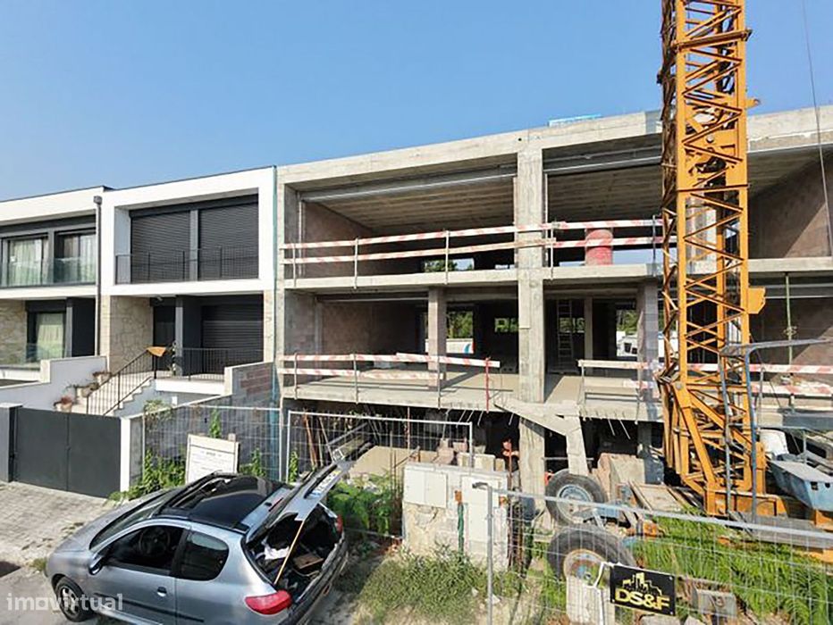 Moradia T3 NOVA com garagem para 2 carros em Soutelo, Vila Verde.