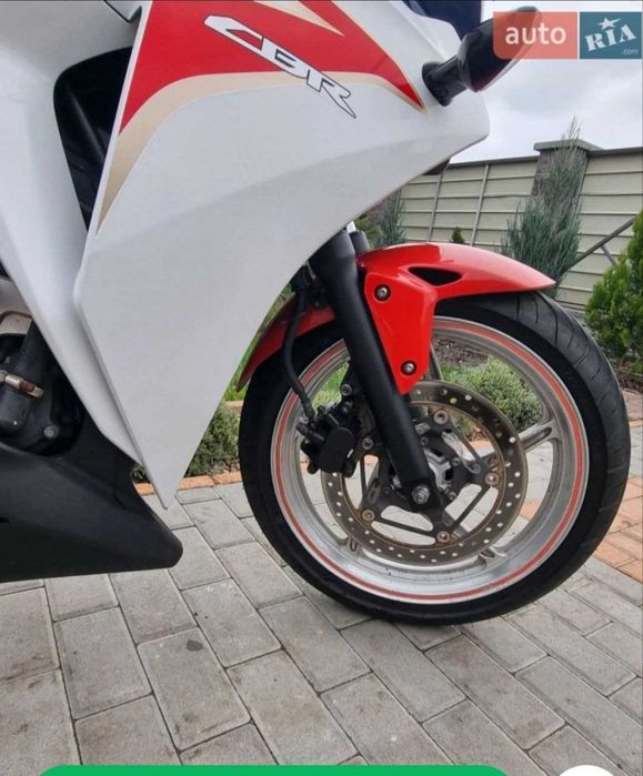 Мотоцикл Honda cbr250r 2011 года