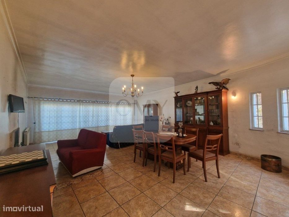 Moradia T4+1 de Rés do Chão e Andar com Terraço Panorâmico