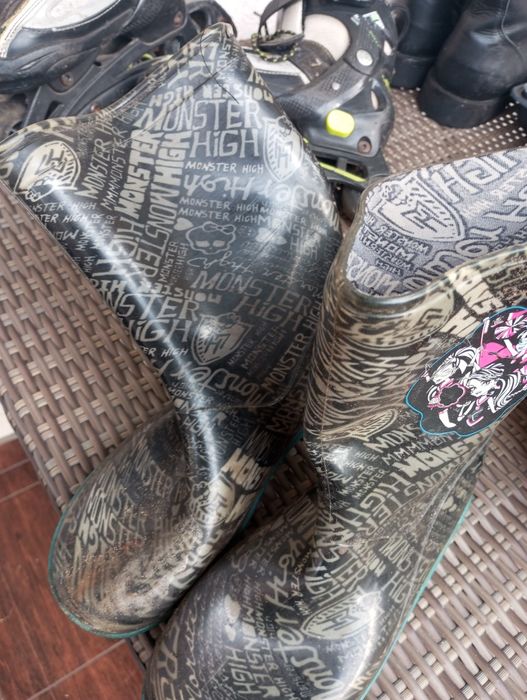 Kalosze damskie / dziewczęce, 4 pary, rozmiary 34, 35, 36 i 38.