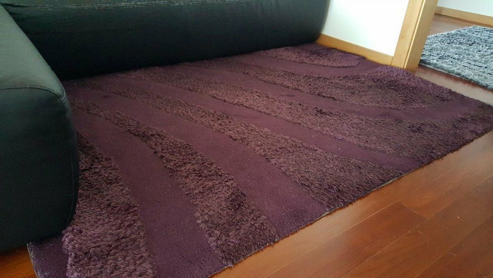 Carpete linda cor beringela-- pouco uso.