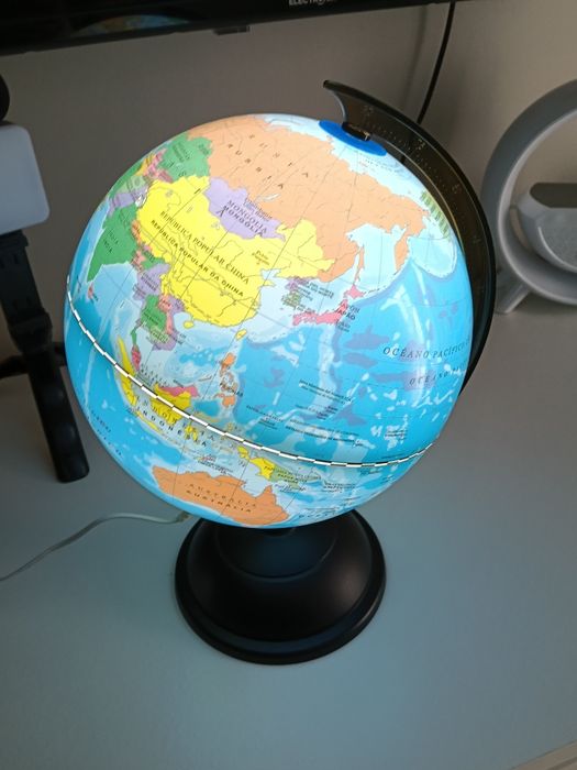 Globo terrestre com luz