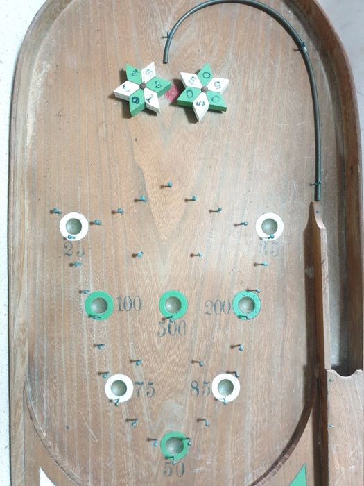 Antigo jogo de Flipper em madeira