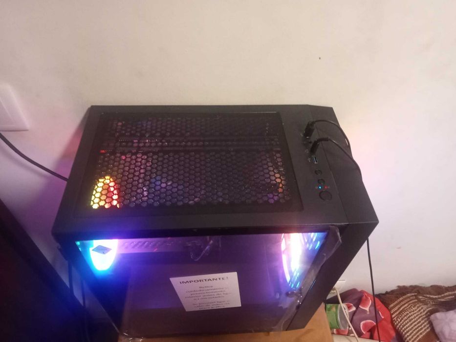 Computador Gaming 32gbram 1TB Processador AMD Ryzen 5 8400F 6-Core Processor (4.20 GHz) RAM instalada 32,0 GB Placa gráfica AMD Radeon RX 9060 (8 GB)