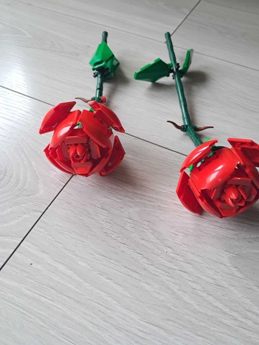 Klocki Lego: 2 różyczki z klocków