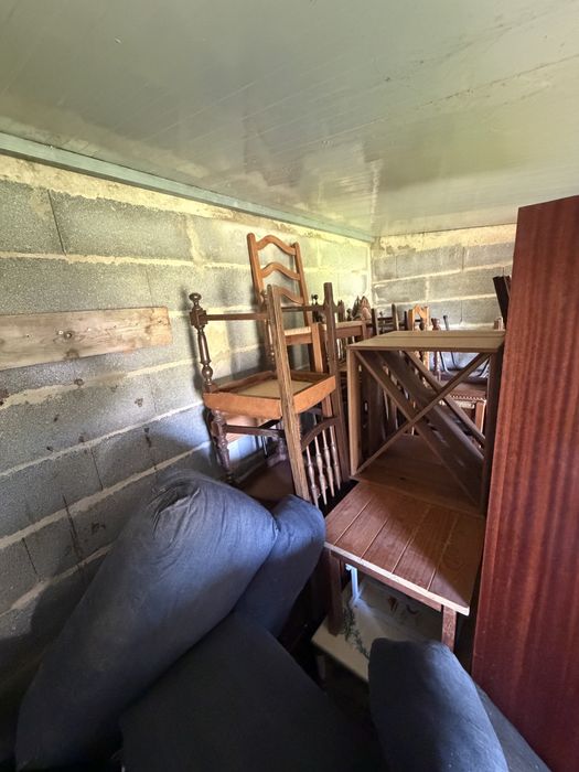 Vendo, sofa, mesa de entrada, cómodas, mesa de cabeceira, cadeiras…