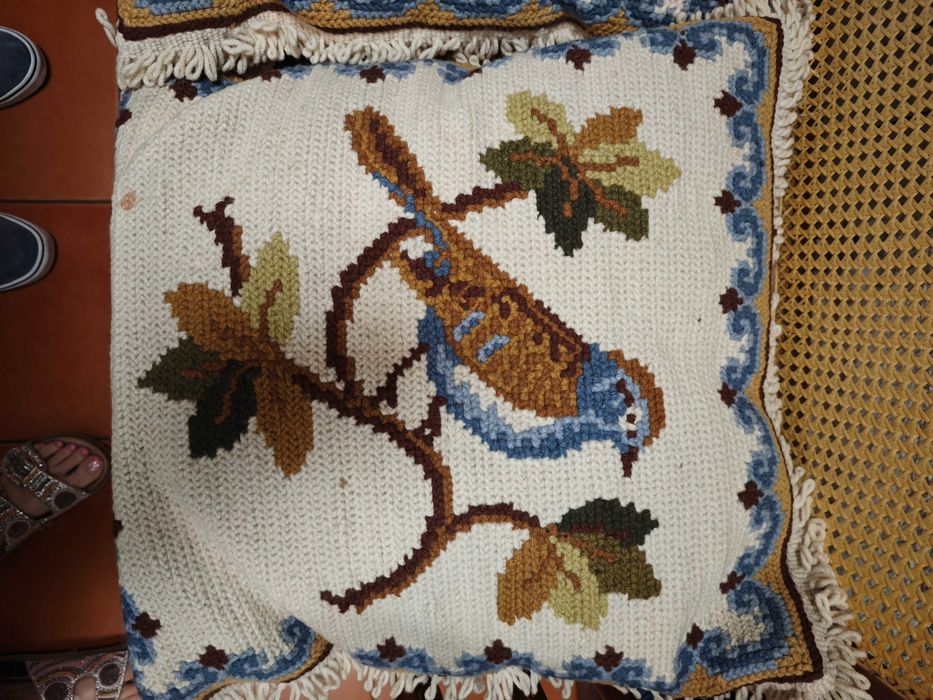 Almofadas em Arraiolos feitas à mão