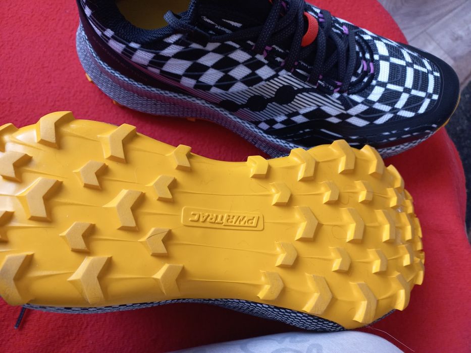 Продаются  кроссовки Saucony