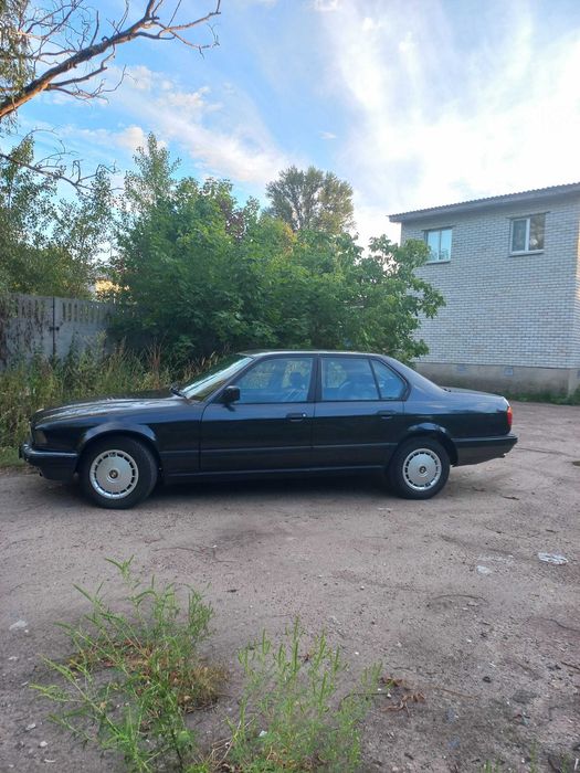 Продам BMW E32 735I