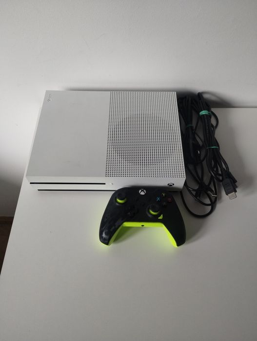 Xbox One S - 1000 GB