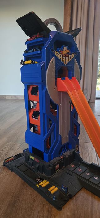 Hotwheels Mega Garagem